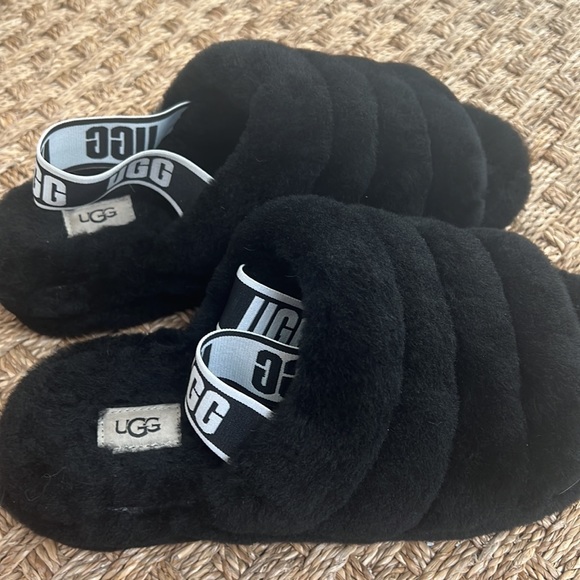 UGGs Fluff Yeah Slides - Picture 5 of 5